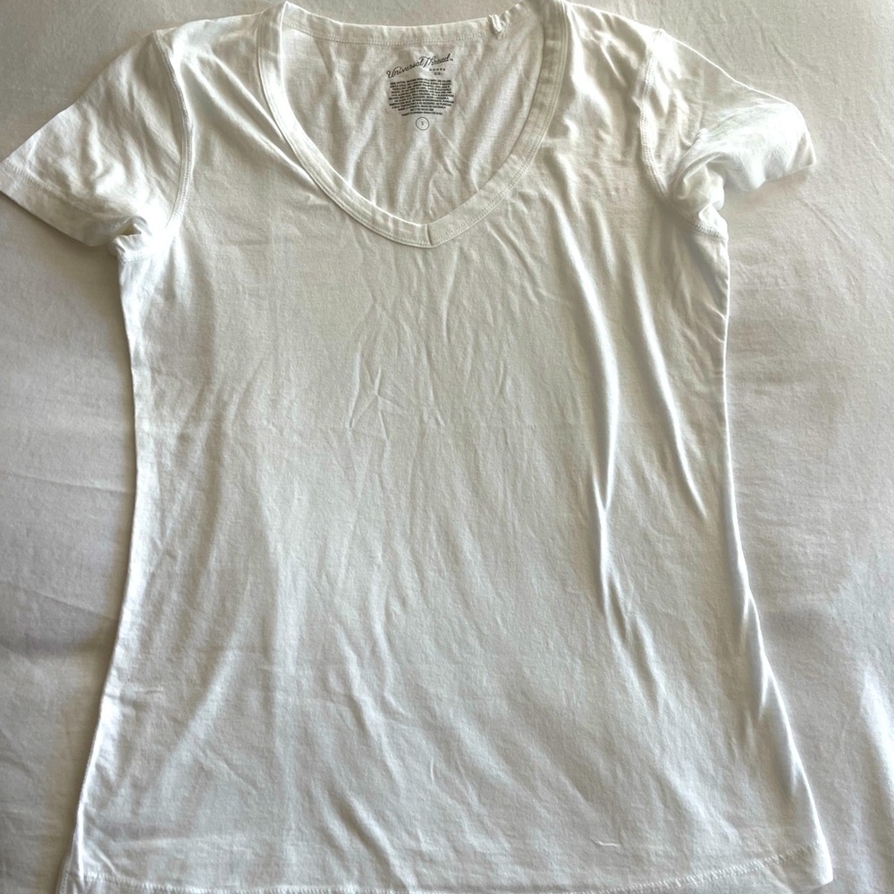 Universal thread cotton T-shirt, small